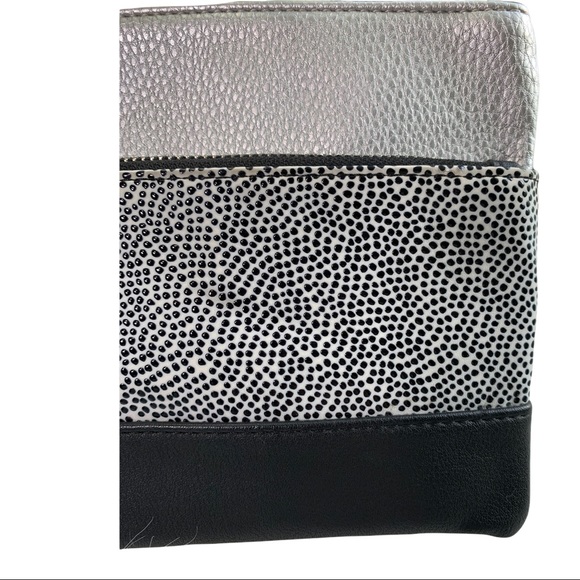 EXPRESS PEBBLED FAUX LEATHER TASSLED BLACK WHITE AND SILVER ZIP WRISTLET - Picture 7 of 16